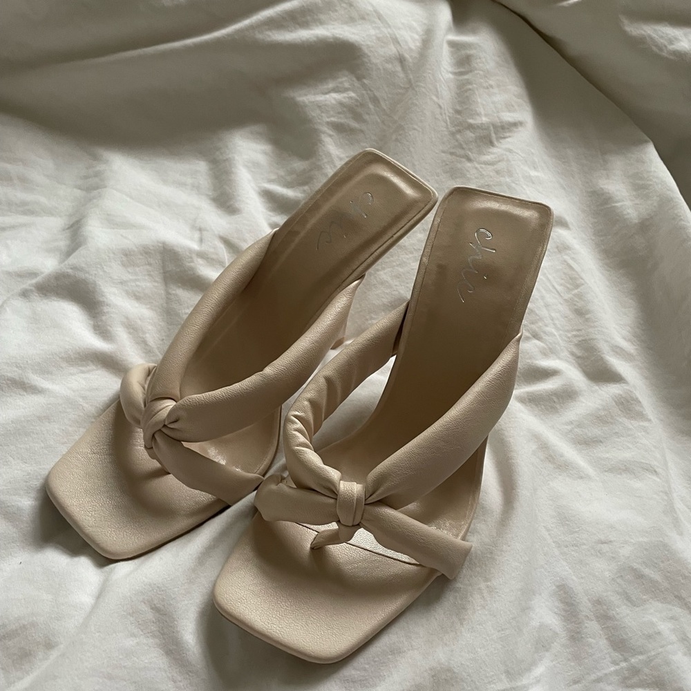 Nasty gal white / cream mule with knot in front womens size 7 or 7.5